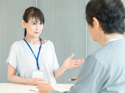 診察を受ける女性